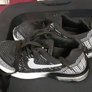 Nikey  shoes black and white